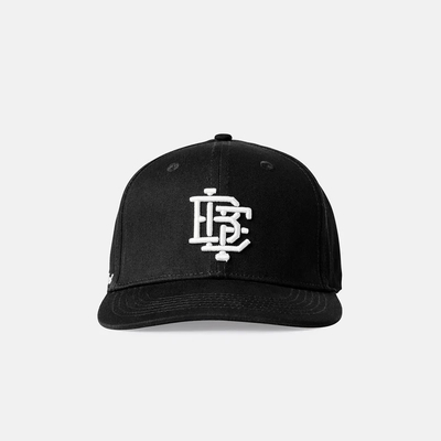 Baseball cap stijl met hoog profiel kroon, geborduurde logo cap