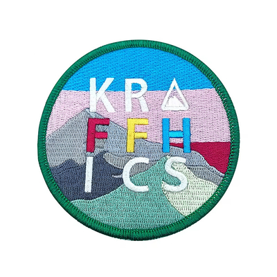 Verpakking en verzending Bulk aanpasbare geborduurde badges voor kleding 100 stuks per zak