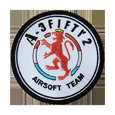 Custom Iron On Logo Borduurwerk Patch Shipping Box met geschikte padding